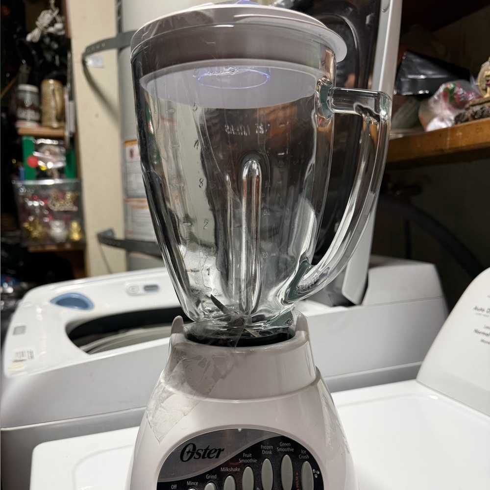Oster 14-Speed White Blender 
 Glass Countertop